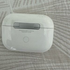 Apple AirPods Charging Case - White